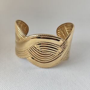 4/$50⭐️Vintage Avon moroccan weave cuff bracelet textured adjustable gold tone